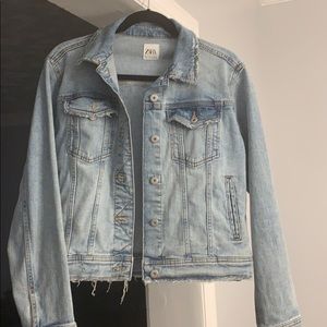 A womens zara demin jacket  in good condition